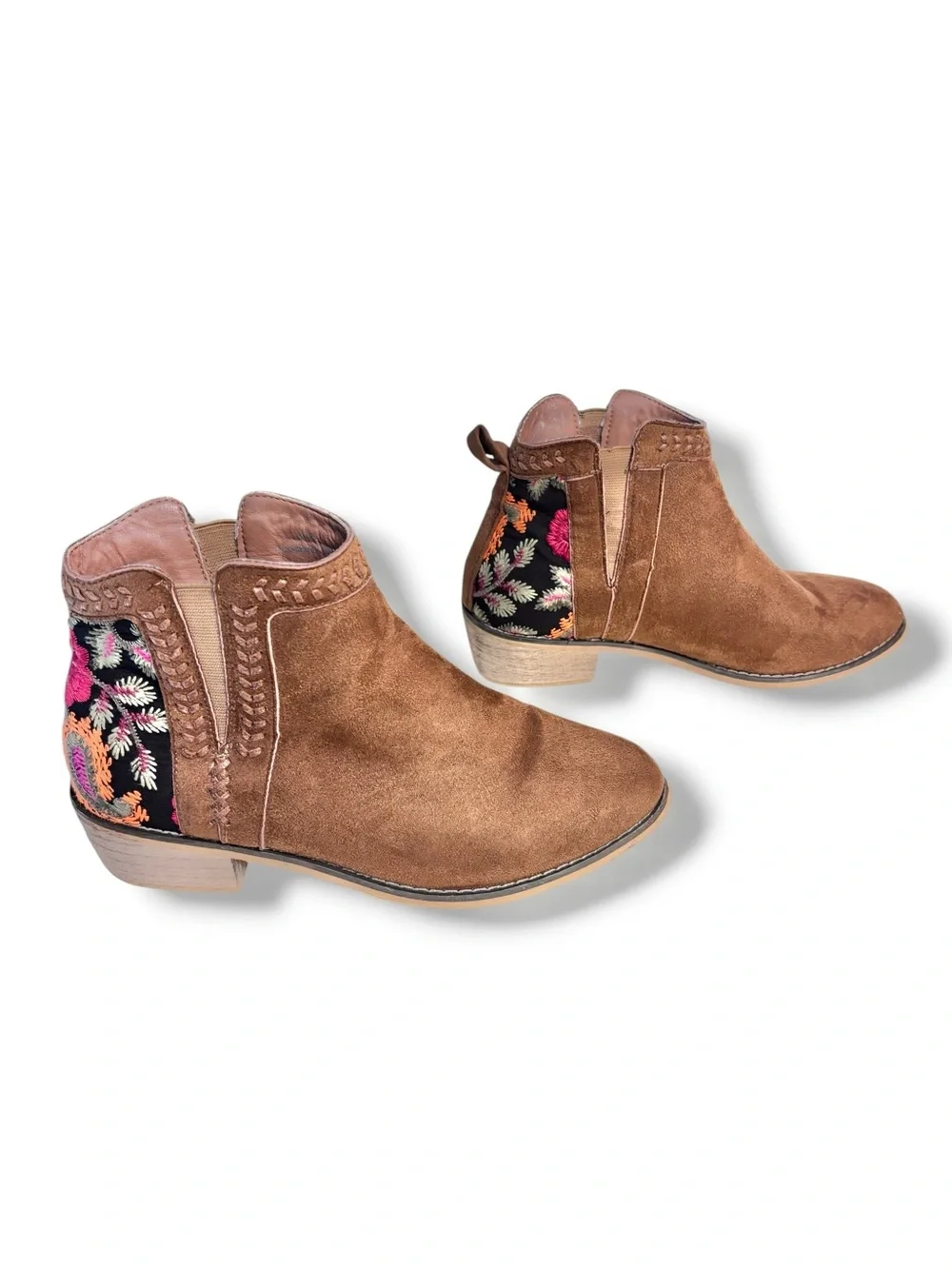 TIARA LOS ANGELES Topa Brown Vegan Suede Ankle Bootie Floral Embroidered Size 7